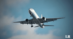 Hombre de 63 años muere dentro de avión tras derramar litros de sangre por nariz y boca