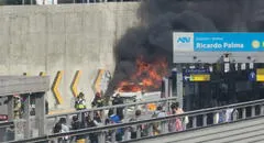 Miraflores: auto se incendia en vía expresa a metros de la estación Ricardo Palma