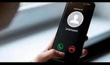 ¿Quién realiza las misteriosas llamadas telefónicas que cuelgan apenas contestas?
