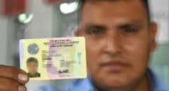 ¿Hasta qué edad se puede tramitar una licencia de conducir en el Perú?