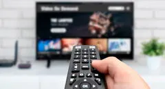 ¿Qué pasa si mantienes presionado el botón de apagado del control remoto de tu smart TV?