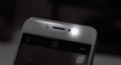 ¿Por qué ya no se fabrican celulares con flash delantero y qué modelos todavía lo usan?