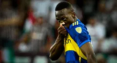 Luis Advíncula obtendrá sorpresiva nacionalidad aparte de la peruana y que no es argentina