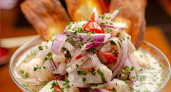 Un plato con ingredientes del mar fue considerado el más delicioso de Latinoamérica: aquí te enseñamos a prepararlo