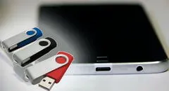 ¿Cómo conectar una memoria USB al puerto USB-C de tu celular y qué ocurre al hacerlo?
