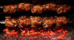 ¿Sabías que hay un restaurante que ofrece pollo a la brasa ilimitado más papas a S/23,90? Conoce cómo llegar