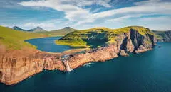 El lago que se formó "sobre el océano" tiene 59 m de profundidad y fue crucial para la Segunda Guerra Mundial