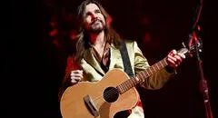 Juanes sorprende al preparar ceviche junto a Rodrigo Fernandini y cantar tema de Chabuca Granda