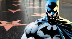 Batman hace historia como el primer superhéroe en recibir estrella en el Paseo de la Fama de Hollywood
