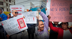 Padres protestan frente a hospital Almenara: denuncian ausencia de pediatra oncológico