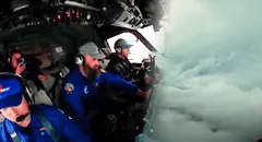 El preciso instante en que científicos vuelan hacia el huracán Milton en un avión cazatormentas: VIDEO captó todo