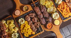 Día del anticucho 2024: cuándo nació, cómo se prepara y por qué se llama así el plato peruano de corazón de res