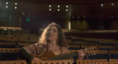 Lourdes Carhuas presenta en el Gran Teatro Nacional su primer disco sinfónico “Por esas trenzas”