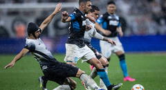 Con André Carrillo como titular, Corinthians empata 2 a 2 con Racing por la ida de las semifinales de la Sudamericana