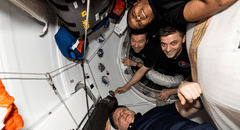 Regresan 4 astronautas a la Tierra, luego de retrasos por una nave de SpaceX y el huracán Milton