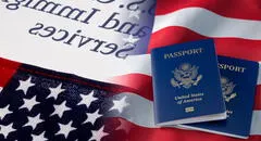 USCIS 2025: esto es lo que pasará con tu Green Card si sales fuera de Estados Unidos y eres inmigrante