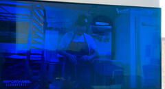 ¿Por qué la pantalla de tu Smart TV se ve azul cuando la enfocas con la cámara del celular?