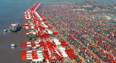 Este es el puerto de Shanghái, el más grande del mundo: se conecta con más de 200 países, incluidos de América Latina