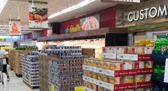 De inmigrante a empresario: la historia detrás de su éxito con una popular cadena de supermercados en EE. UU.