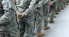 Este país de América Latina pagará a jóvenes que no trabajan ni estudian por inscribirse en el Ejército