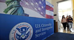 USCIS 2025: estos son los dos requisitos claves para conseguir la residencia de Estados Unidos en 3 años