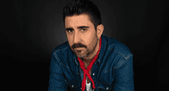Álex Ubago asegura que se ha reinventado, pero sin perder su esencia: “Trato de ser fiel a mi estilo”