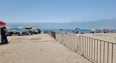 Municipio de Chorrillos pide a Barranco retirar la reja que divide playa