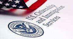 USCIS explica cómo ciudadanos y residentes permanentes pueden patrocinar a familiares con formulario clave