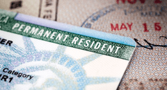 Green Card en Estados Unidos: esto recomienda USCIS sobre viajar fuera del país si tienes la residencia permanente
