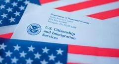 USCIS: qué son las tarifas de presentación y cómo pagarlas si resides de forma legal en Estados Unidos
