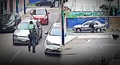 Chofer se lleva colgado a policía en operativo que terminó con disparos en Carmen de la Legua