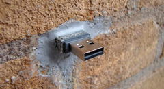 ¿Qué significan las memorias USB incrustadas en las paredes? Esto ocurre si te conectas a ellas