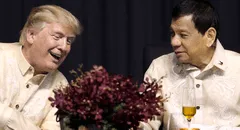 La vez que Duterte, detenido por crímenes contra la humanidad, le dedicó una canción a Trump: "Tú eres la luz de mi mundo"