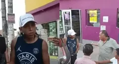 Pasajeros muestran cómo chofer de bus es extorsionado y encaran al delincuente: "Estamos hartos"