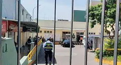Atacan a balazos a conductor y él llega manejando herido hasta el hospital en Ventanilla
