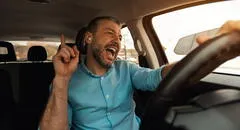 Licencia de conducir en Florida: ¿es ilegal usar auriculares mientras se conduce por el estado?