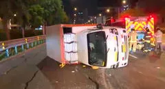 Accidente en San Borja: furgoneta dio dos vueltas de campana y acabó volcada en plena av. Javier Prado