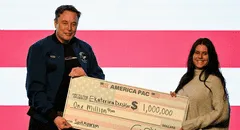Elon Musk causa polémica al entregar cheques millonarios a 2 votantes antes de elecciones clave en Wisconsin