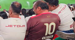 Hincha desata risas en TikTok al ponerse una camiseta de Universitario con curioso estampado: “Remate es remate”