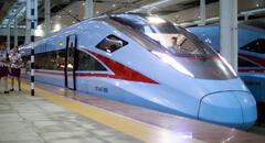 China desafía a la velocidad con el tren más rápido del mundo: supera los 450 km/h y llevará a 552 pasajeros