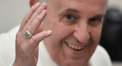 ¿Por qué se destruye el anillo del pescador tras la muerte del papa Francisco? El significado de esta tradición en el Vaticano