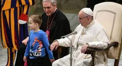 El emotivo gesto que tuvo el papa Francisco con un niño con autismo: “Si quiere jugar acá, déjalo”