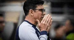 Mauricio Larriera, ex-DT de Alianza Lima, se quiebra tras ser goleado 6-0 en su nuevo club: "Siento muchísima vergüenza"