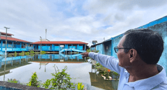 Crisis en Iquitos: menores asisten a colegio inundado y padres alertas por muertes por dengue y leptospirosis