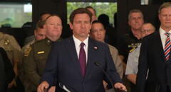 Ron DeSantis anuncia récord de 1.100 inmigrantes arrestados durante ''Operación Marea'' en Florida: ''Esto es solo el comienzo''