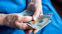 Escándalo en Nueva York: funcionario del sistema de pensiones reconoce haber robado más de US$600.000 a jubilados durante 3 años