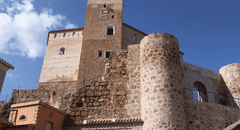 Así es el castillo medieval de Valencia construido entre dos ríos y sobre un volcán que guarda siglos de historia y vistas imponentes