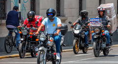 Desde HOY el MTC exige que motociclistas usen chalecos con placa y cascos homologados: todos los detalles