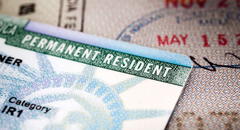 Mucha atención, inmigrante con Green Card: estas son las consecuencias de no llevar la identificación en EEUU