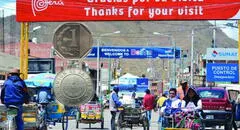 Crisis en Bolivia obliga a los comerciantes en la frontera con Perú a exigir pagos en soles: "Ya no te reciben plata boliviana"
